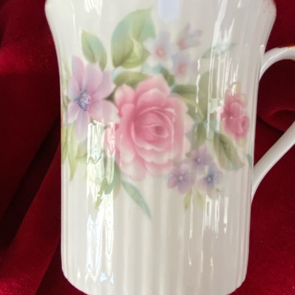 3 English Royal Heritage mugs - Picture 3 of 8